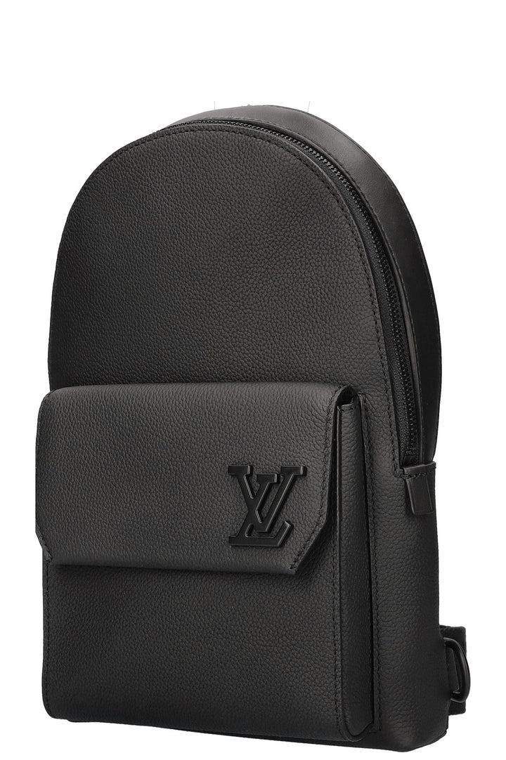 LOUIS VUITTON Sac Sling Pilot Cuir Noir