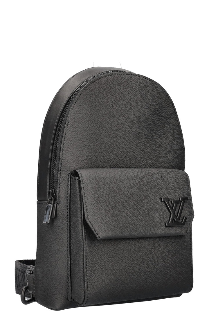 LOUIS VUITTON Sac Sling Pilot Cuir Noir