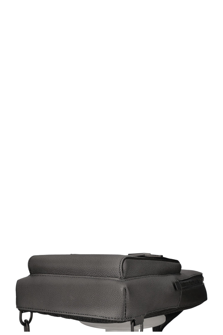 LOUIS VUITTON Sac Sling Pilot Cuir Noir