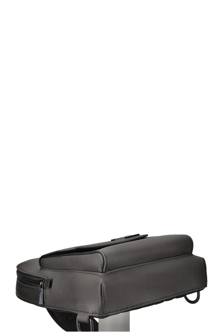 LOUIS VUITTON Sac Sling Pilot Cuir Noir