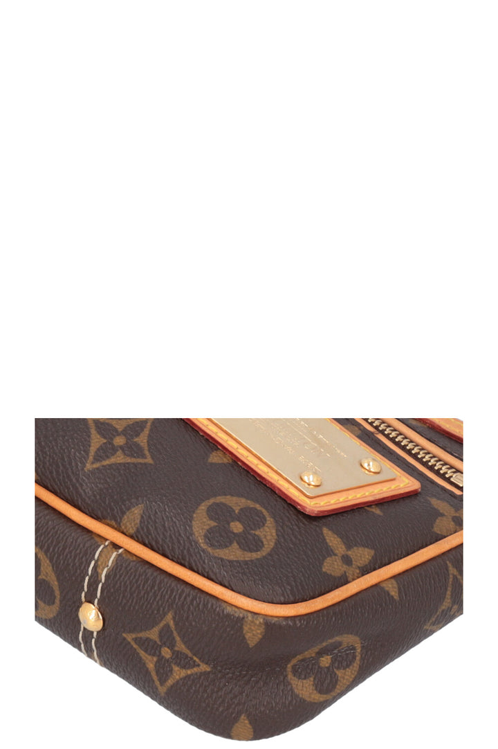 LOUIS VUITTON Quilted Rivet Pochette MNG Canvas