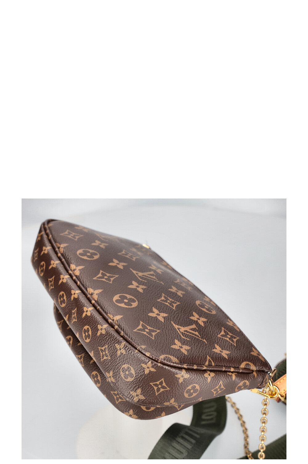 LOUIS VUITTON Multi Pochette Accessoires MNG