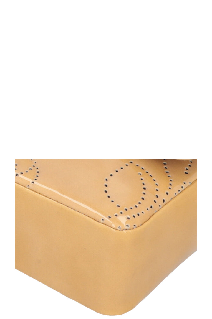 CHANEL Rabat Simple Perforé Verni Beige