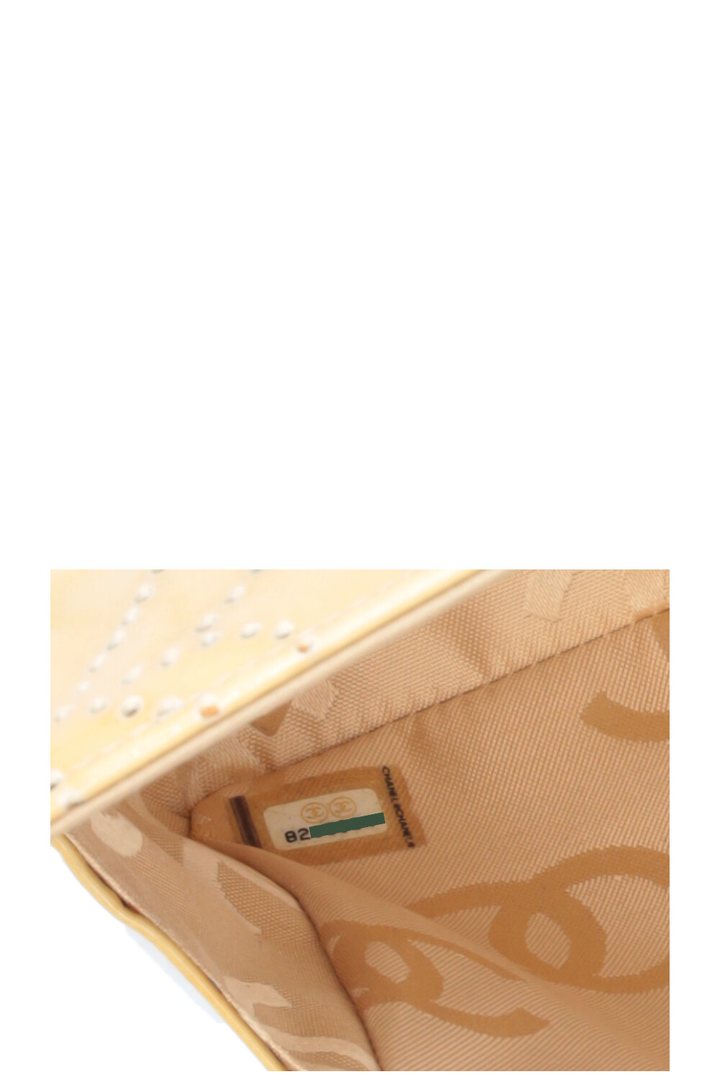 CHANEL Rabat Simple Perforé Verni Beige