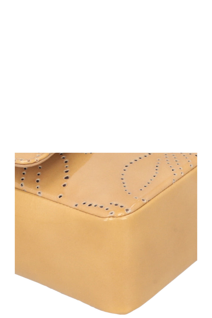 CHANEL Rabat Simple Perforé Verni Beige