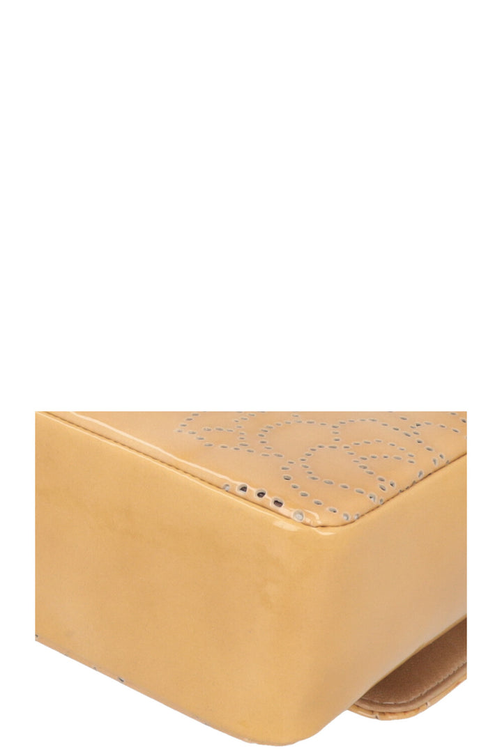 CHANEL Rabat Simple Perforé Verni Beige