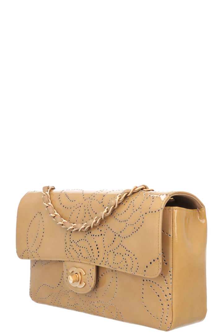 CHANEL Rabat Simple Perforé Verni Beige