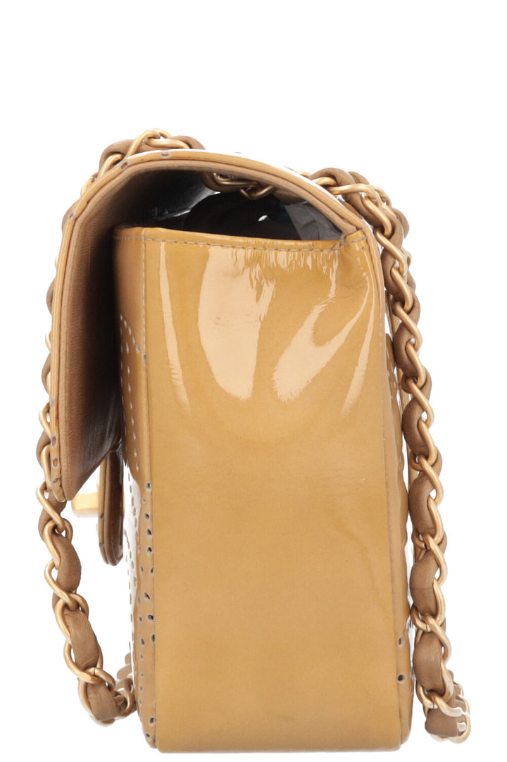 CHANEL Rabat Simple Perforé Verni Beige