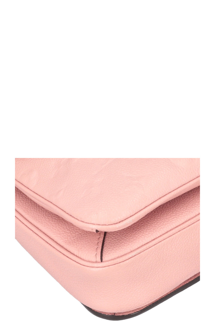 LOUIS VUITTON Pochette Métis Empreinte Pink