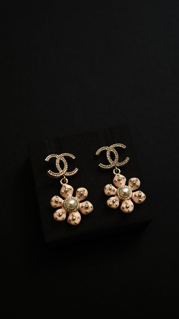 CHANEL 2013 Flower Earrings Champagne Pink