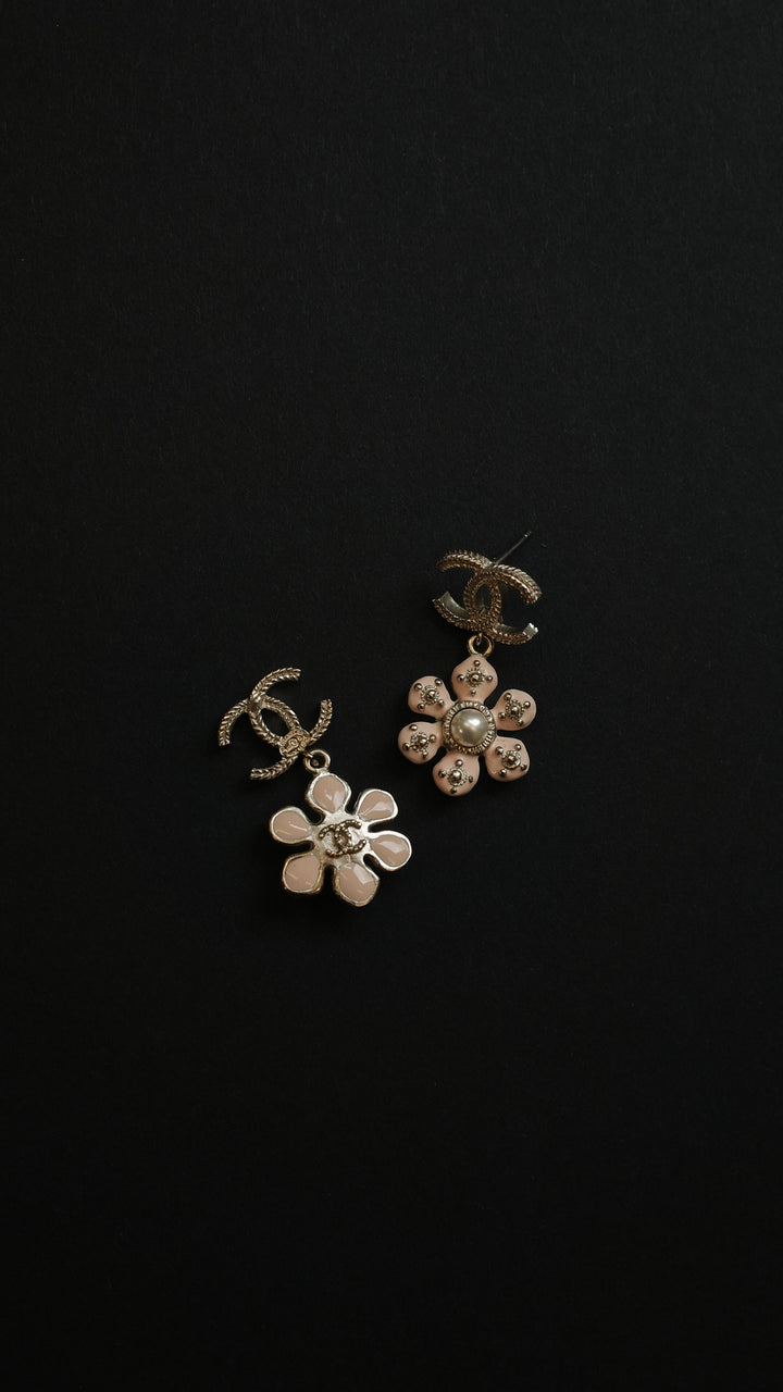 CHANEL 2013 Flower Earrings Champagne Pink