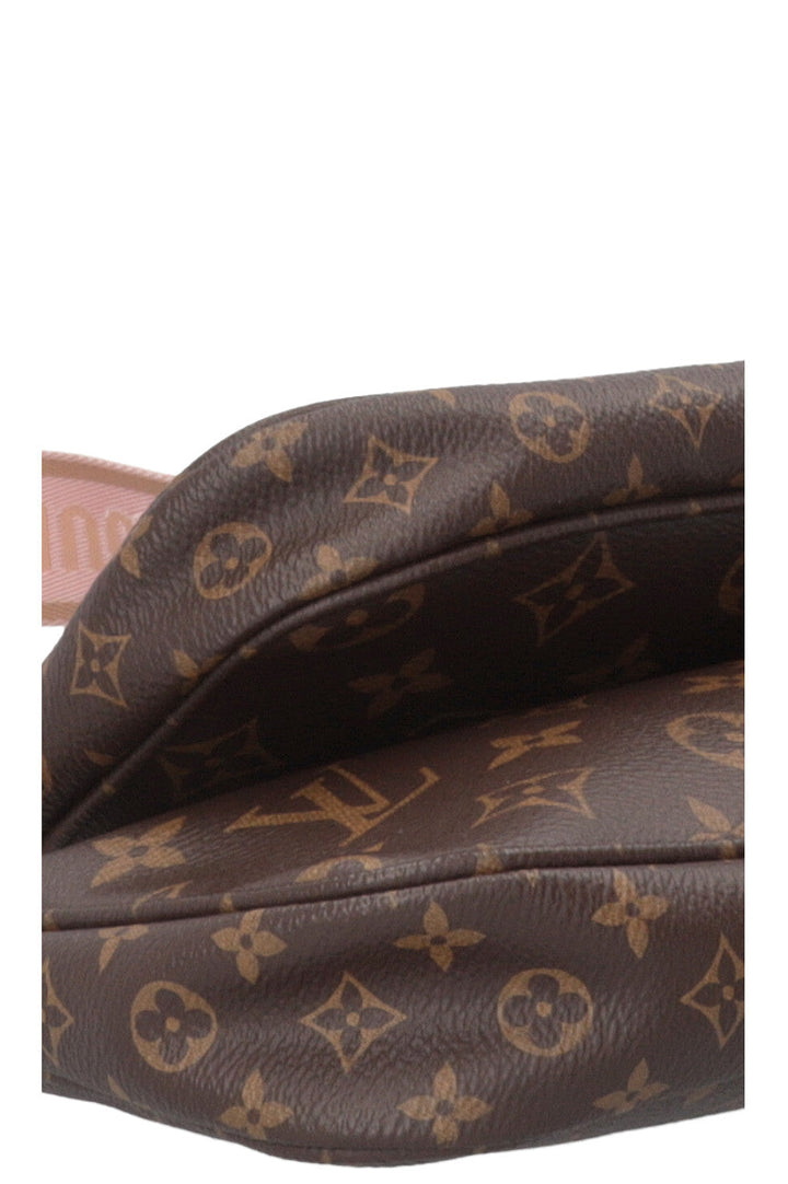 LOUIS VUITTON Multi Pochette Accessoires MNG