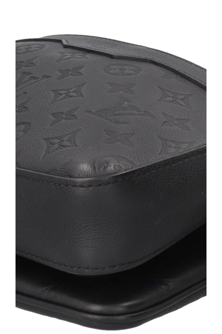 LOUIS VUITTON Trio Messenger MNG Shadow Leather Black
