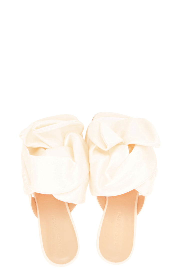 MAGDA BUTRYM Mules Fleur en Satin Crème