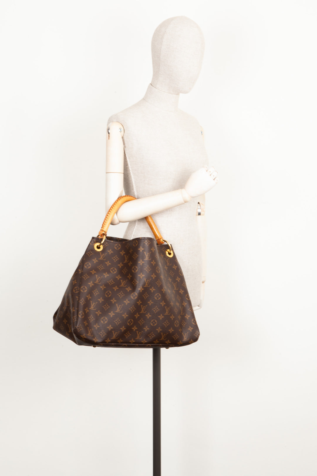 LOUIS VUITTON Artsy MM Bag Monogram Canvas