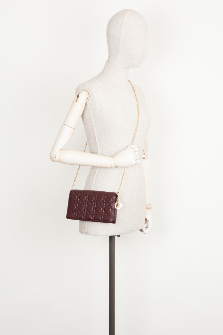 CHRISTIAN DIOR Pochette Lady Dior Cannage Aubergine