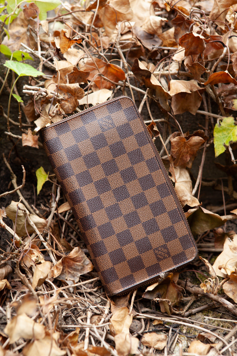 LOUIS VUITTON Grande Zip Around Wallet Damier Ebene