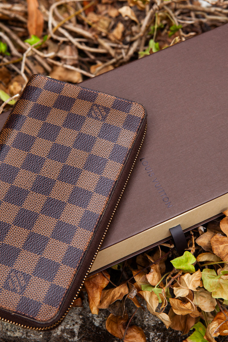 LOUIS VUITTON Grande Zip Around Wallet Damier Ebene
