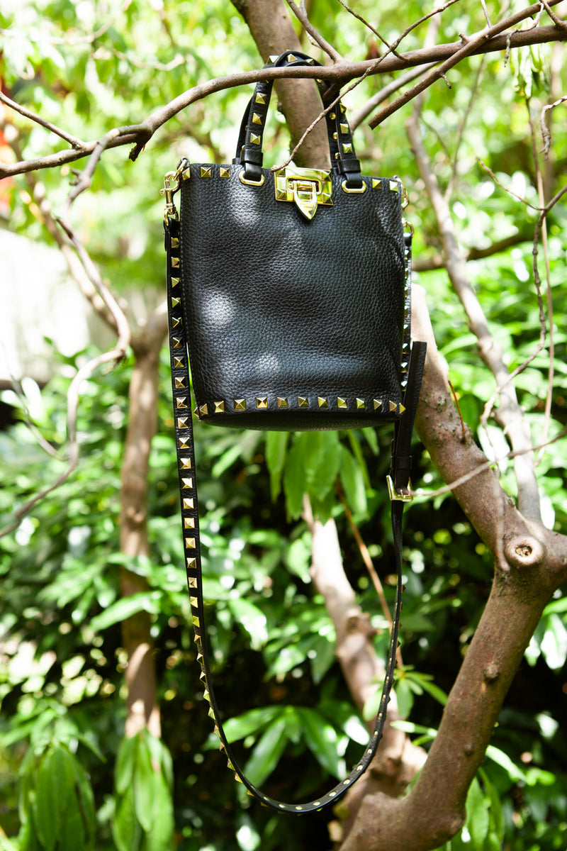 VALENTINO Rockstud Flip Lock Bucket Bag Black