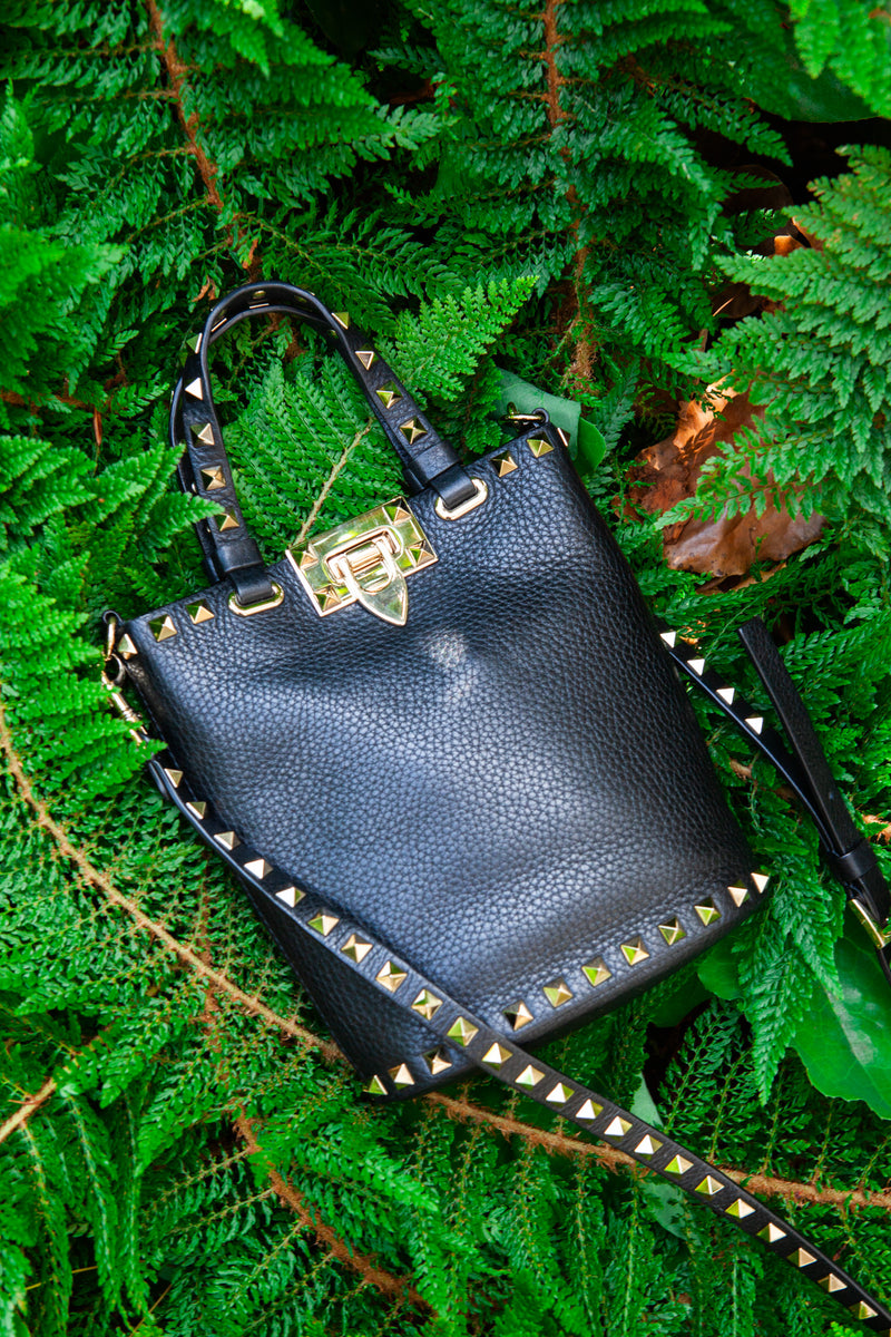 VALENTINO Rockstud Flip Lock Bucket Bag Black
