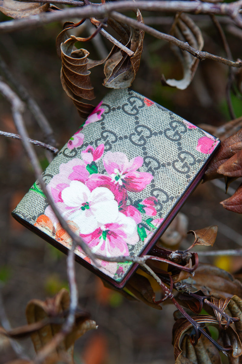 GUCCI Card Case Wallet GG Supreme Flora
