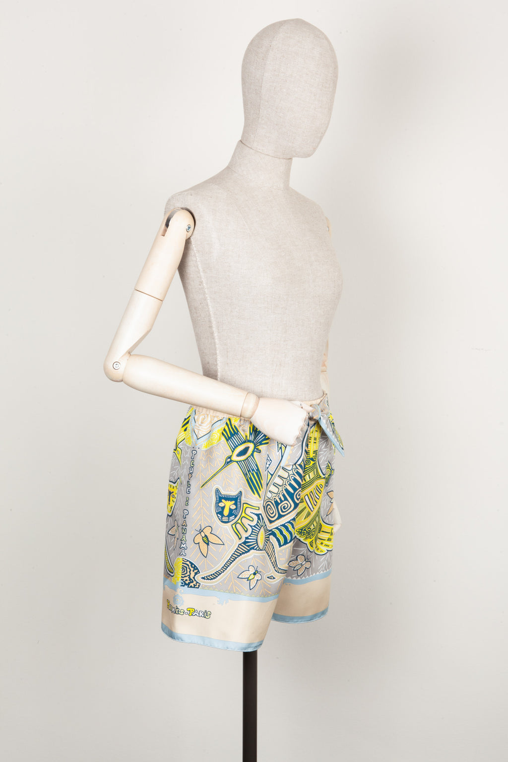 REAWAKE ATELIER Shorts Hermès Carré Silk Peuple de Panama