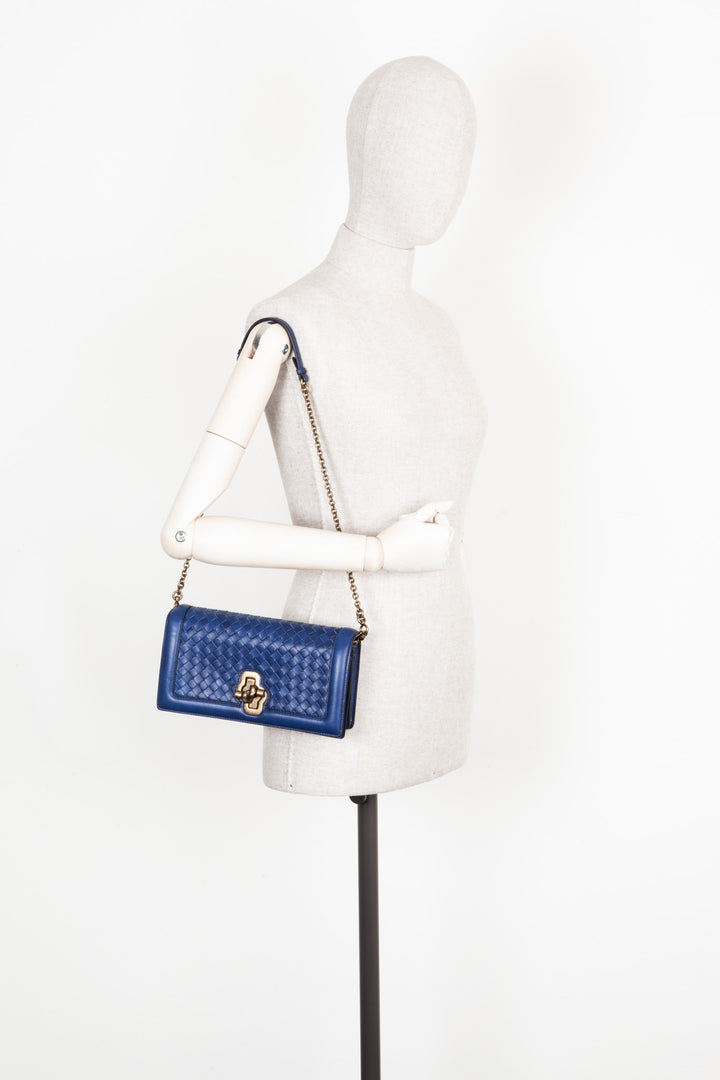 BOTTEGA VENETA Olimpia Knot Clutch Intrecciato Blue