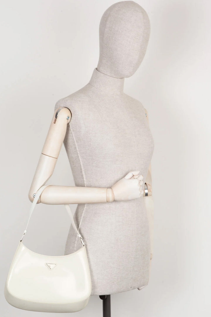 Sac porté épaule Prada Cleo en cuir verni blanc