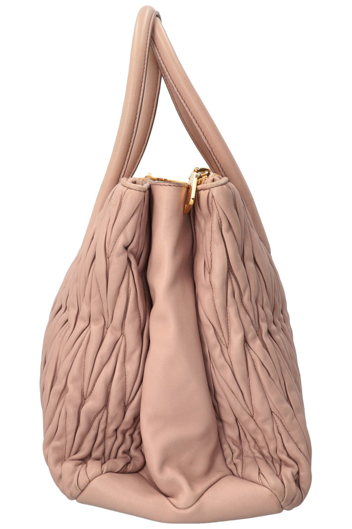 Sac cabas MIU MIU en cuir nappa matelassé rose