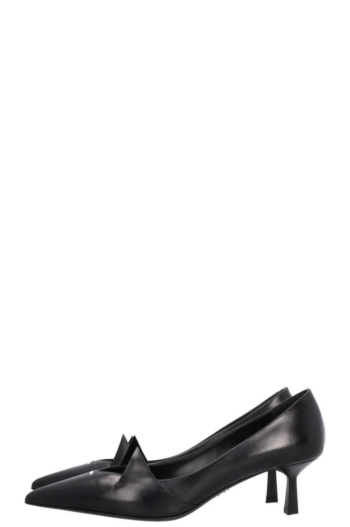 Escarpins géométriques à logo PRADA noirs