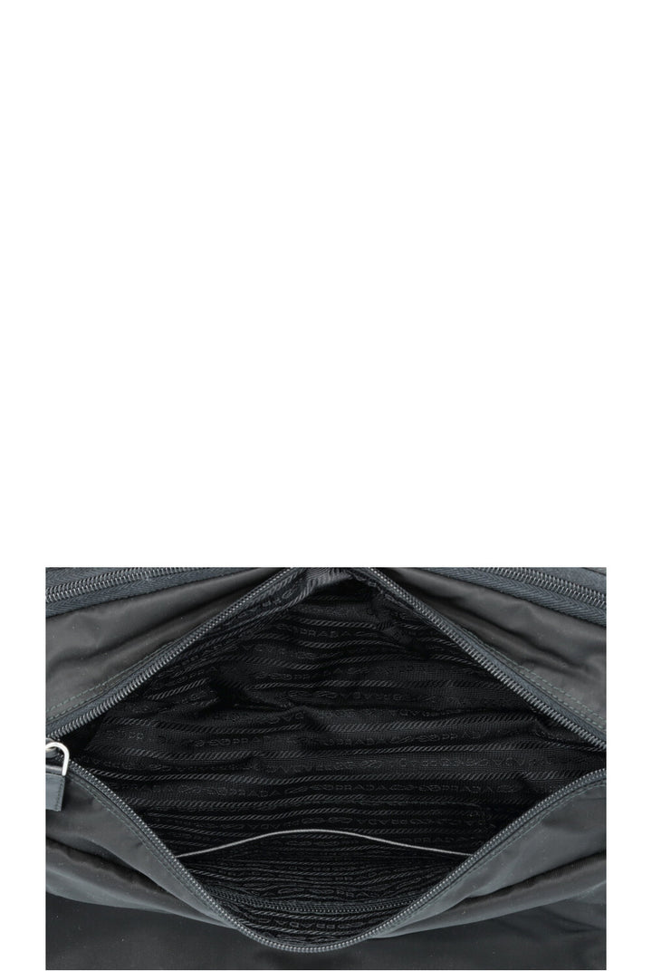 Sac bandoulière PRADA à poche avant en Re-Nylon noir