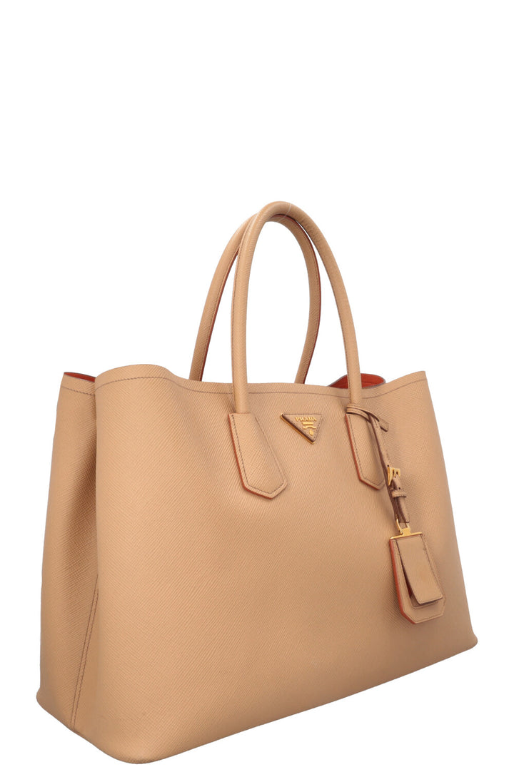 Sac grand modèle Prada Double en cuir Saffiano beige