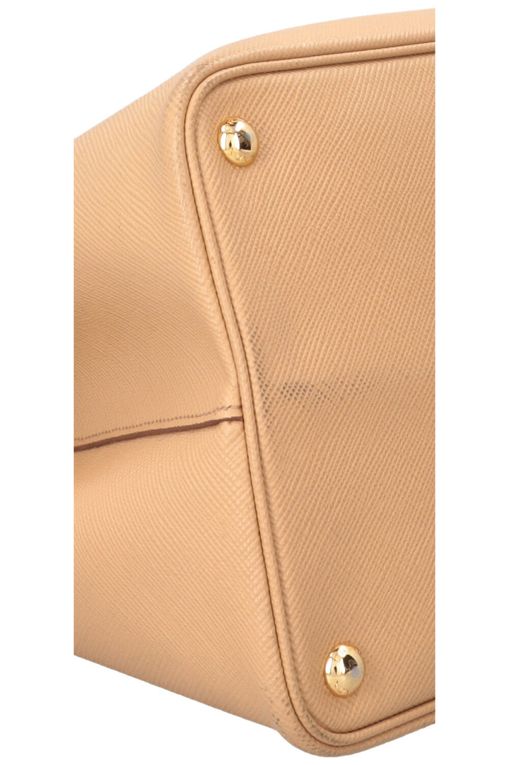 Sac grand modèle Prada Double en cuir Saffiano beige