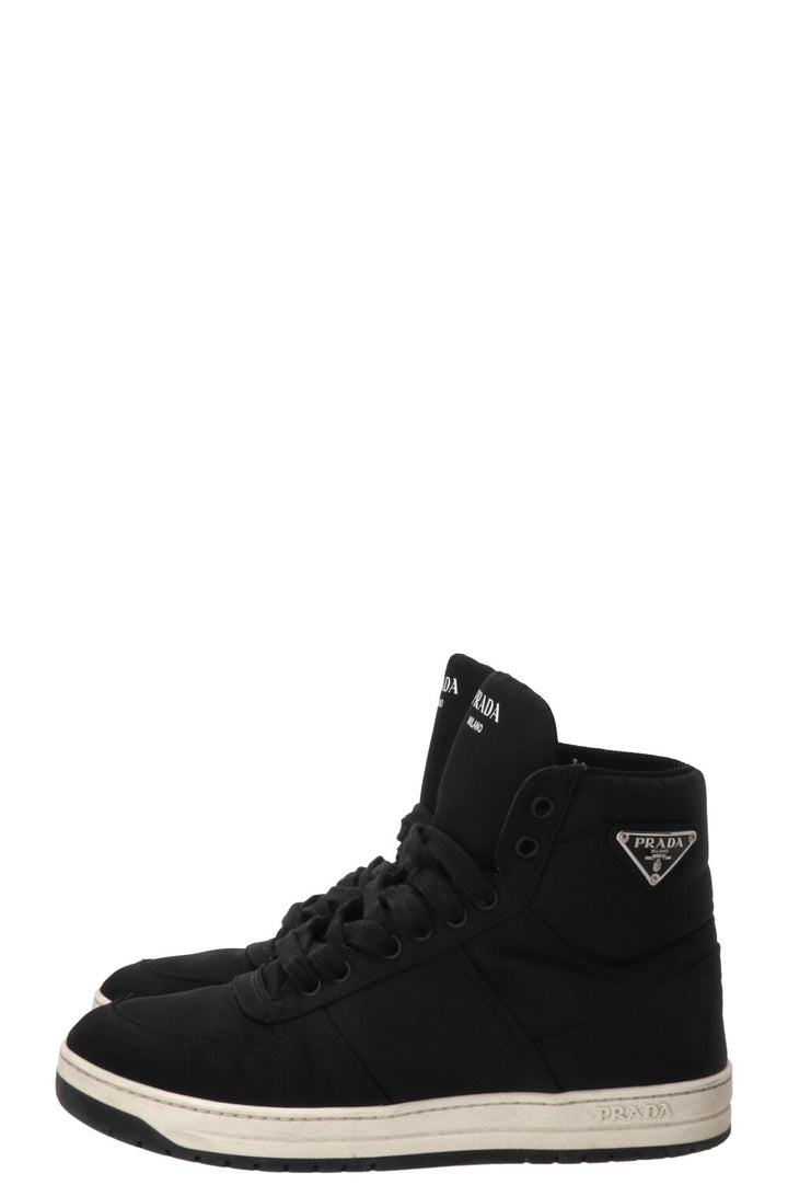 Baskets montantes Prada Triangle en nylon noir