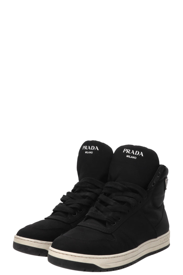 Baskets montantes Prada Triangle en nylon noir