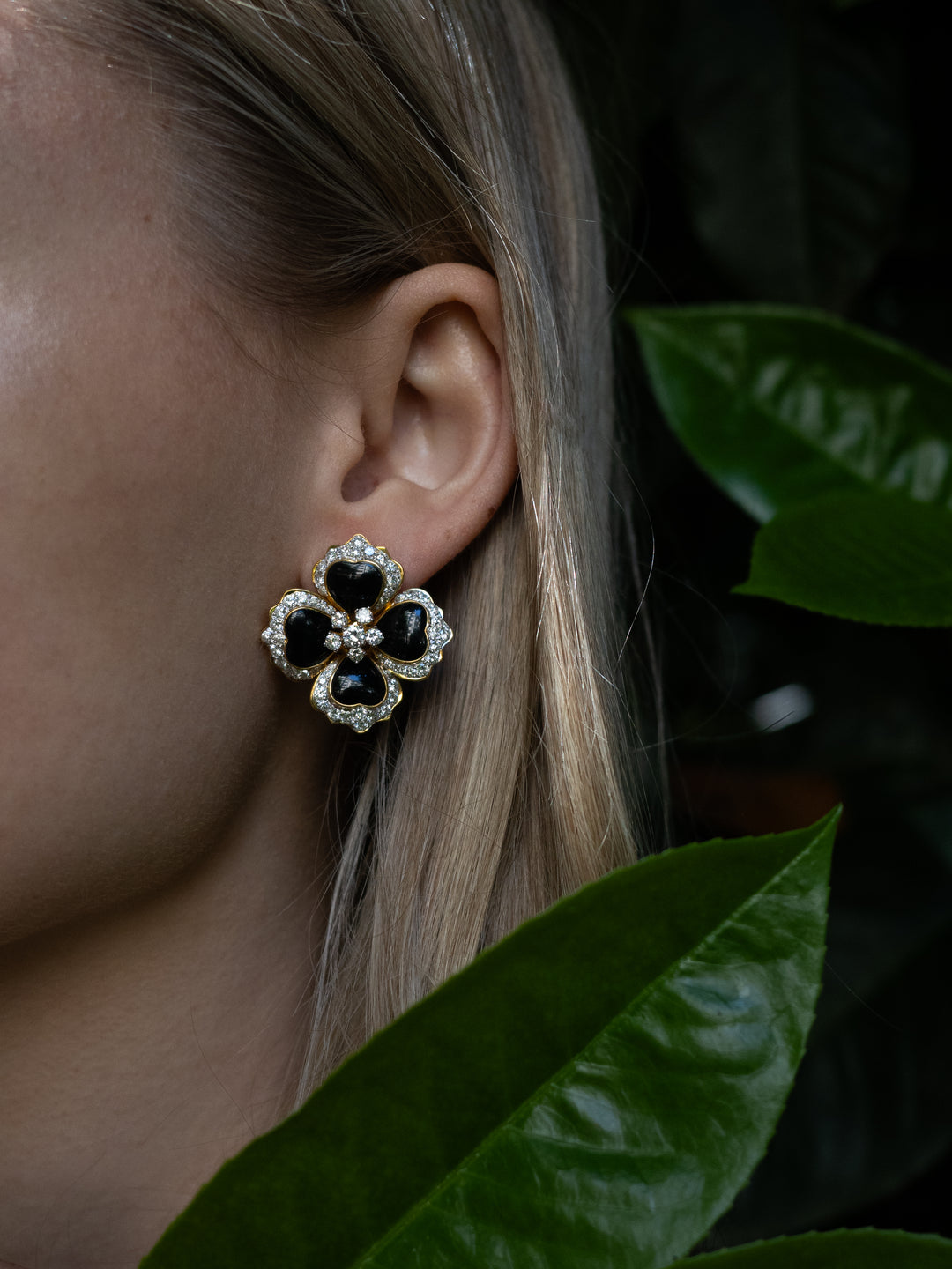 VINTAGE JEWELRY Flower Diamond Onxy Earrings Gold