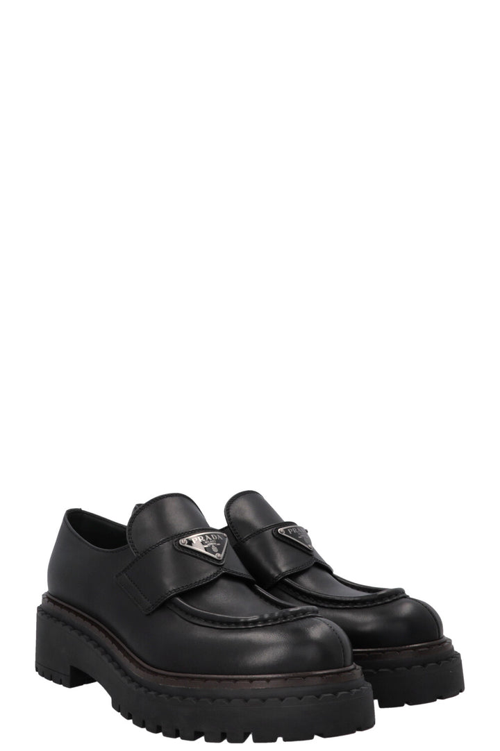 Mocassins PRADA à logo triangulaire noirs