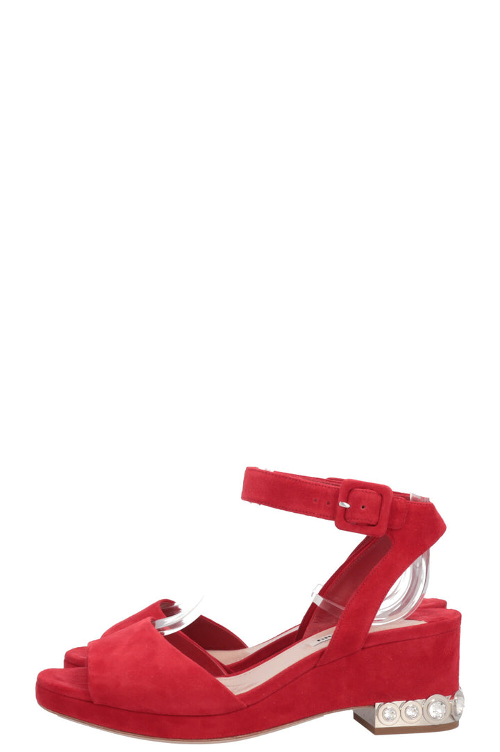 Escarpins MIUMIU en daim rouge cristal