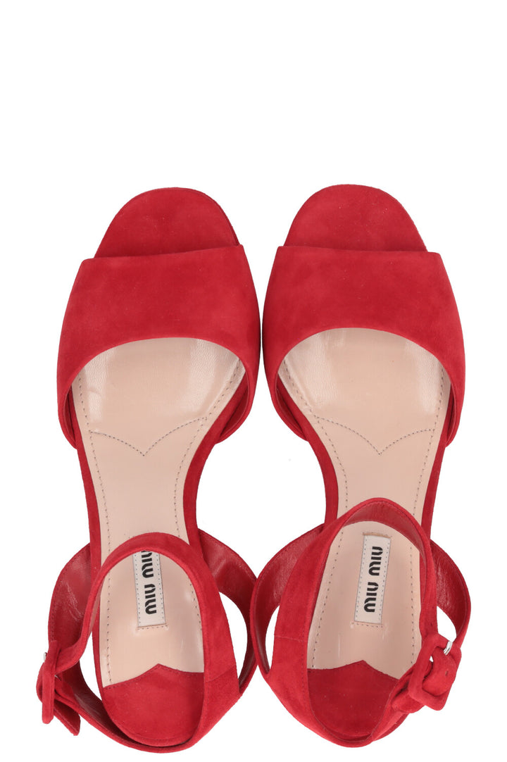 Escarpins MIUMIU en daim rouge cristal