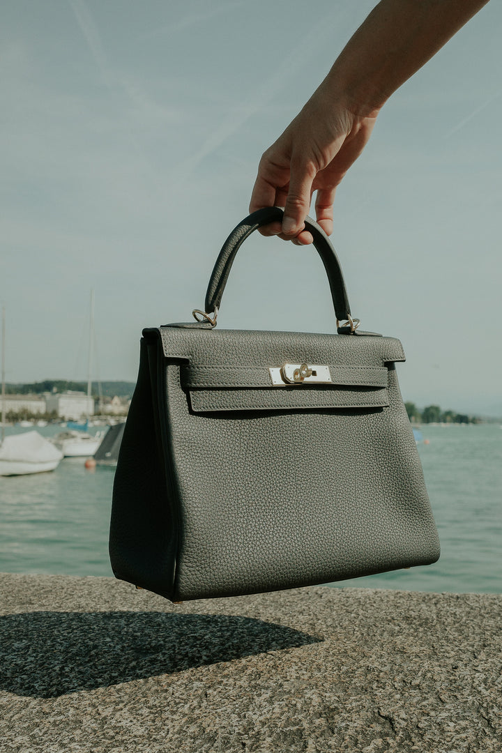 HERMÈS Kelly 28 Retourne Togo Gris Misty