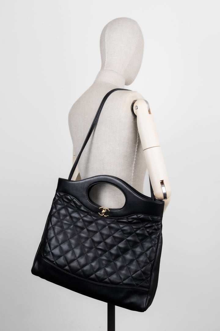 CHANEL 31 Bag Medium Black
