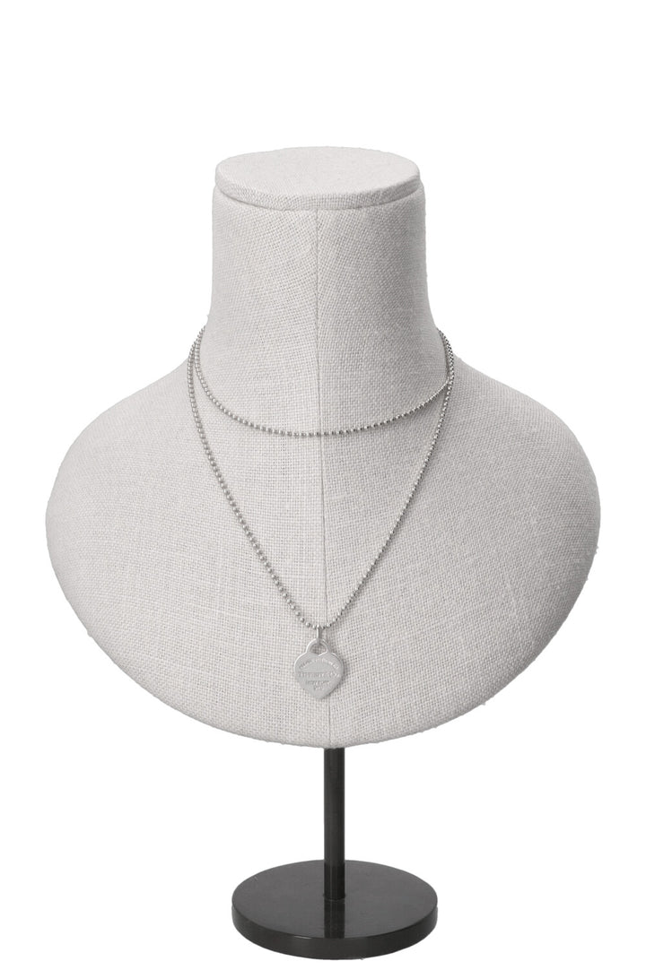 TIFFANY & CO. Collier long à pendentif cœur moyen RTT en argent 925