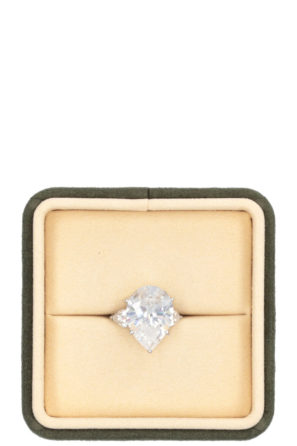 VINTAGE JEWELRY Pear Shape Zirconia Ring White Gold