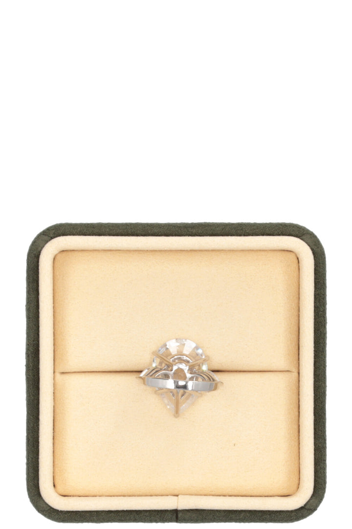 VINTAGE JEWELERY Pear Shape Zirconia Ring White Gold
