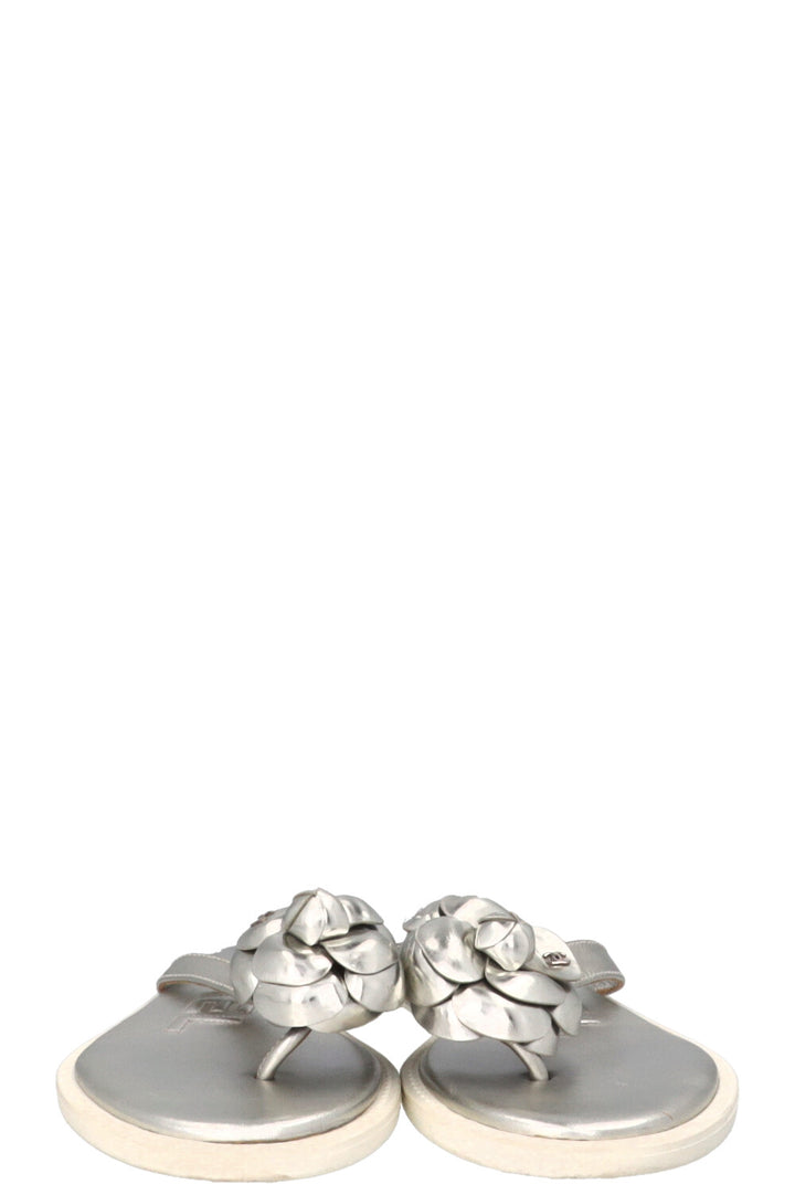CHANEL Ballerines Camélia Argent