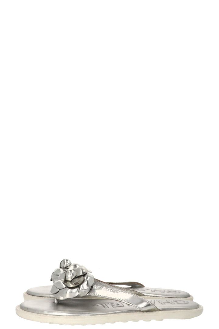 CHANEL Ballerines Camélia Argent