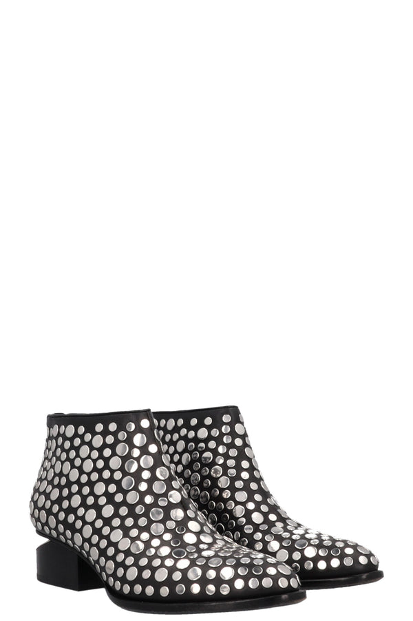 Bottines cloutées Kori d'Alexander Wang, noires.