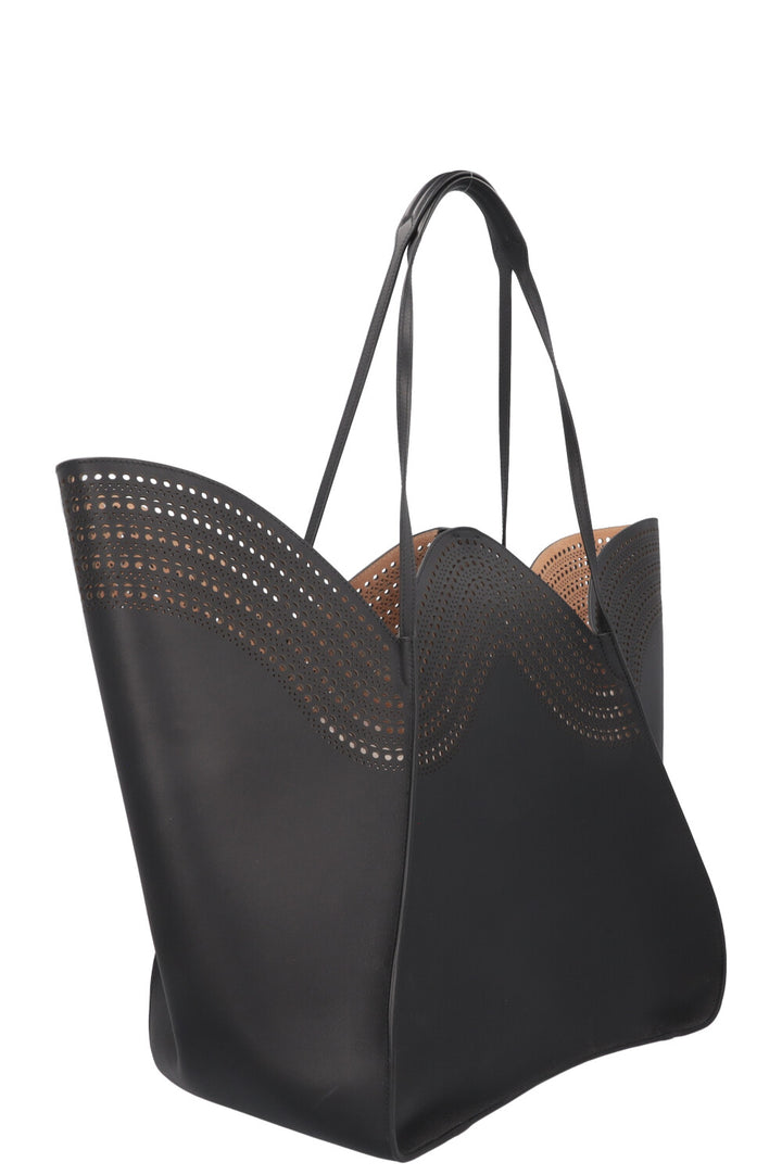 Sac cabas perforé ALAÏA Lili 22 en cuir noir
