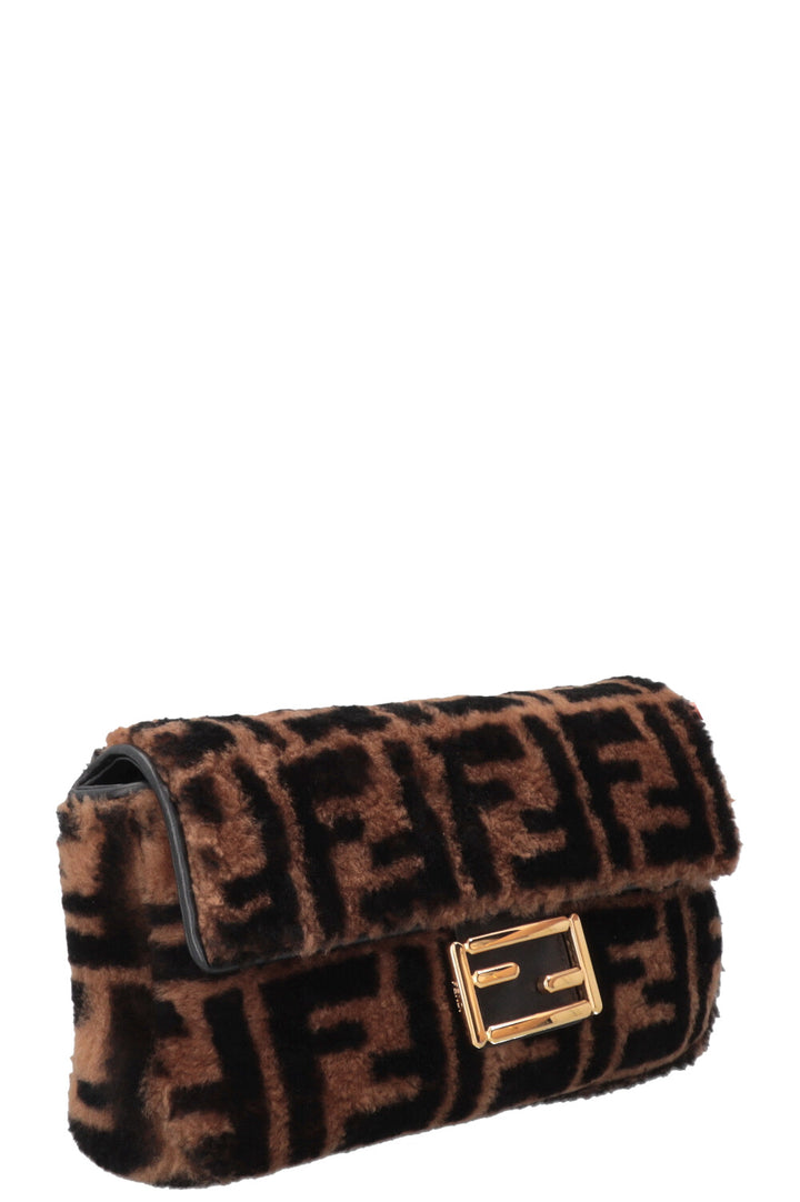 FENDI Sac baguette en peau de mouton retournée Zucca Marron