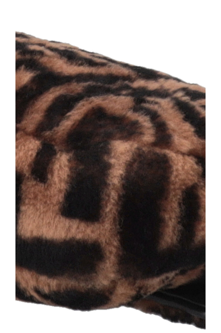 FENDI Sac baguette en peau de mouton retournée Zucca Marron
